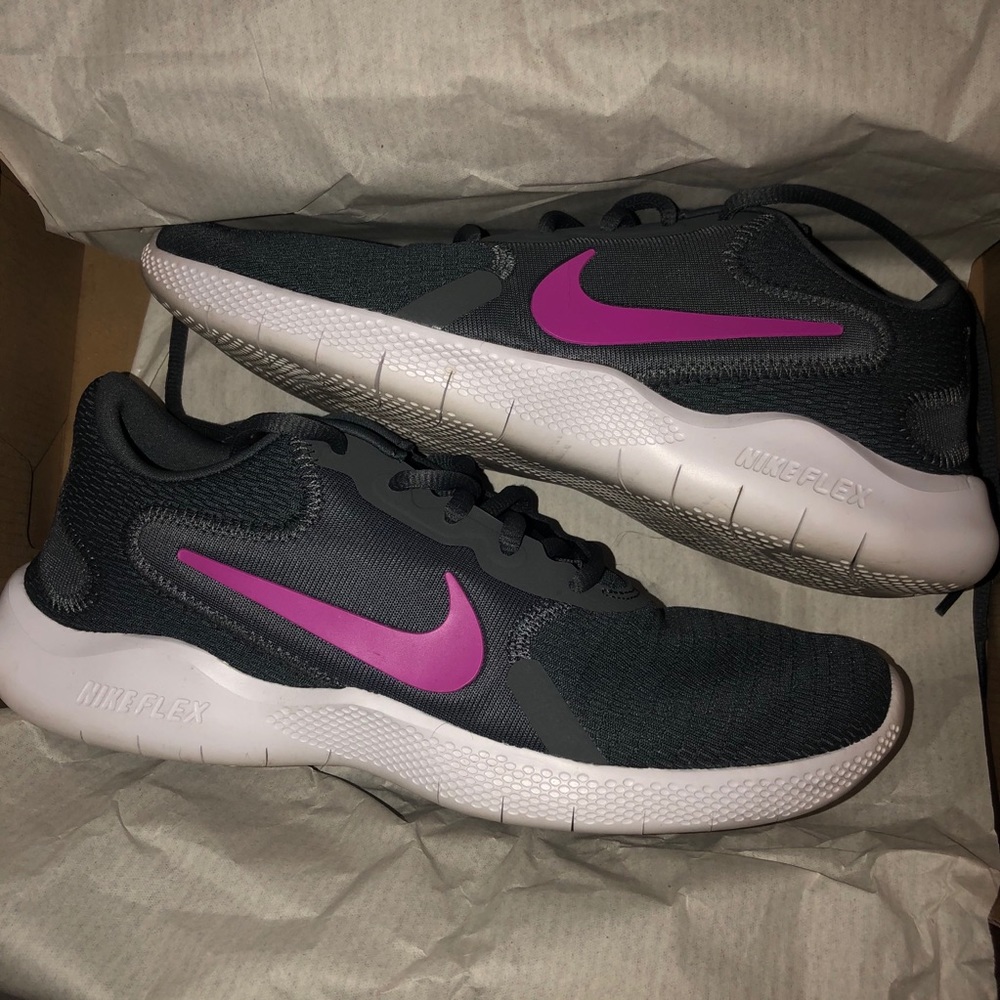 nike women’s shoe